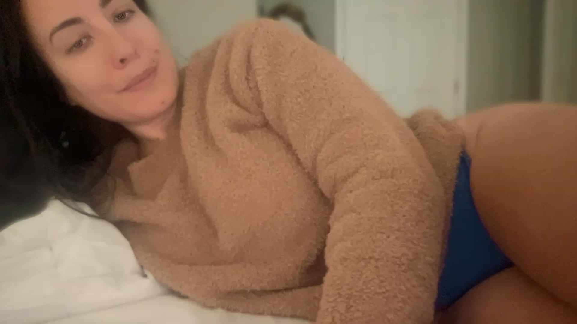 Gallery image thumbnail from olivia_virgo's myfreecams stream on, 02/27/2023, 01:16 image 8 of 20