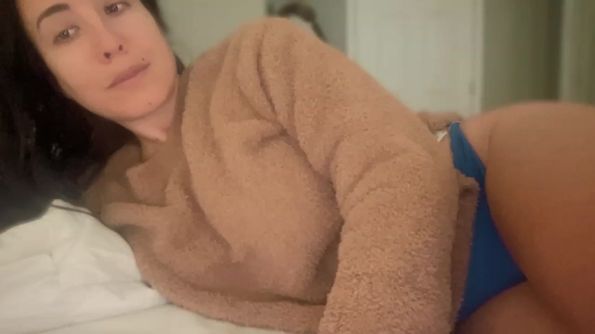 Gallery image thumbnail from olivia_virgo's myfreecams stream on, 02/27/2023, 01:16 image 9 of 20