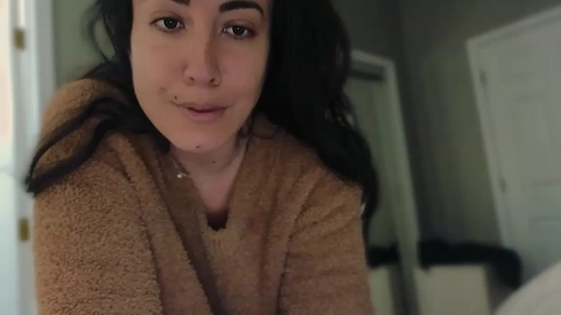 Gallery image thumbnail from olivia_virgo's myfreecams stream on, 02/27/2023, 01:16 image 12 of 20