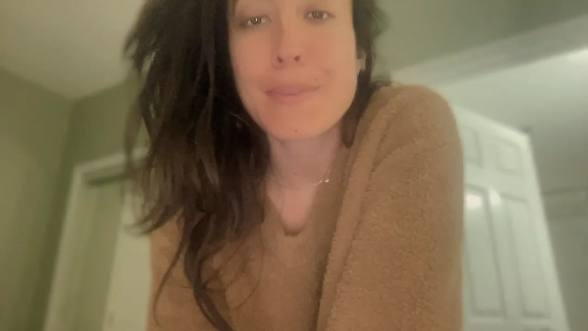 Gallery image thumbnail from olivia_virgo's myfreecams stream on, 02/27/2023, 01:16 image 10 of 20