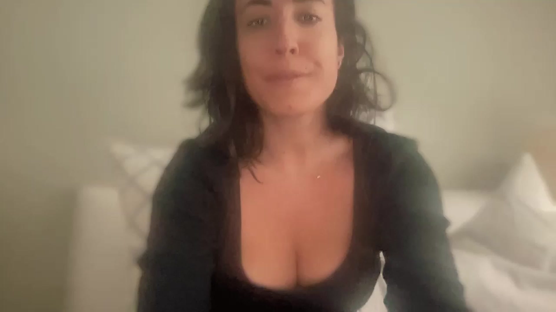 Gallery image thumbnail from olivia_virgo's myfreecams stream on, 03/07/2023, 16:40 image 1 of 20