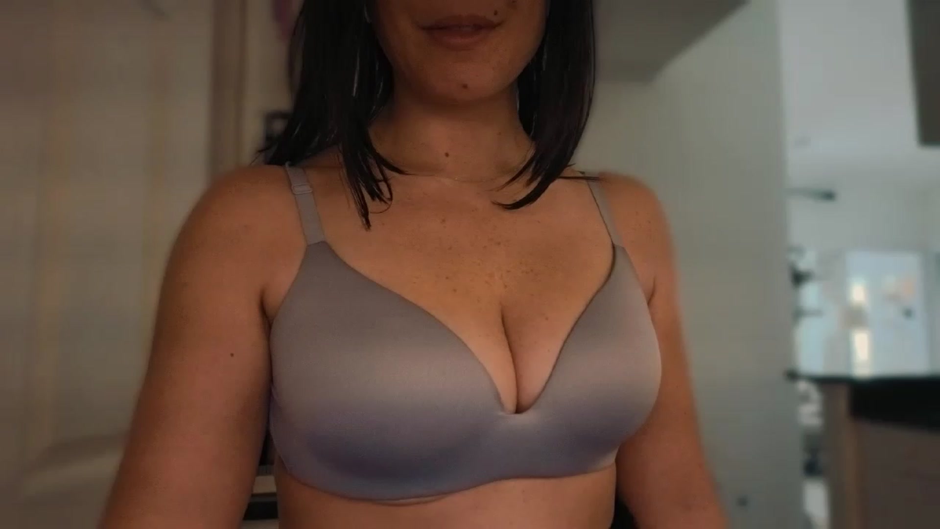 Gallery image thumbnail from olivia_virgo's myfreecams stream on, 03/08/2023, 15:17 image 18 of 20