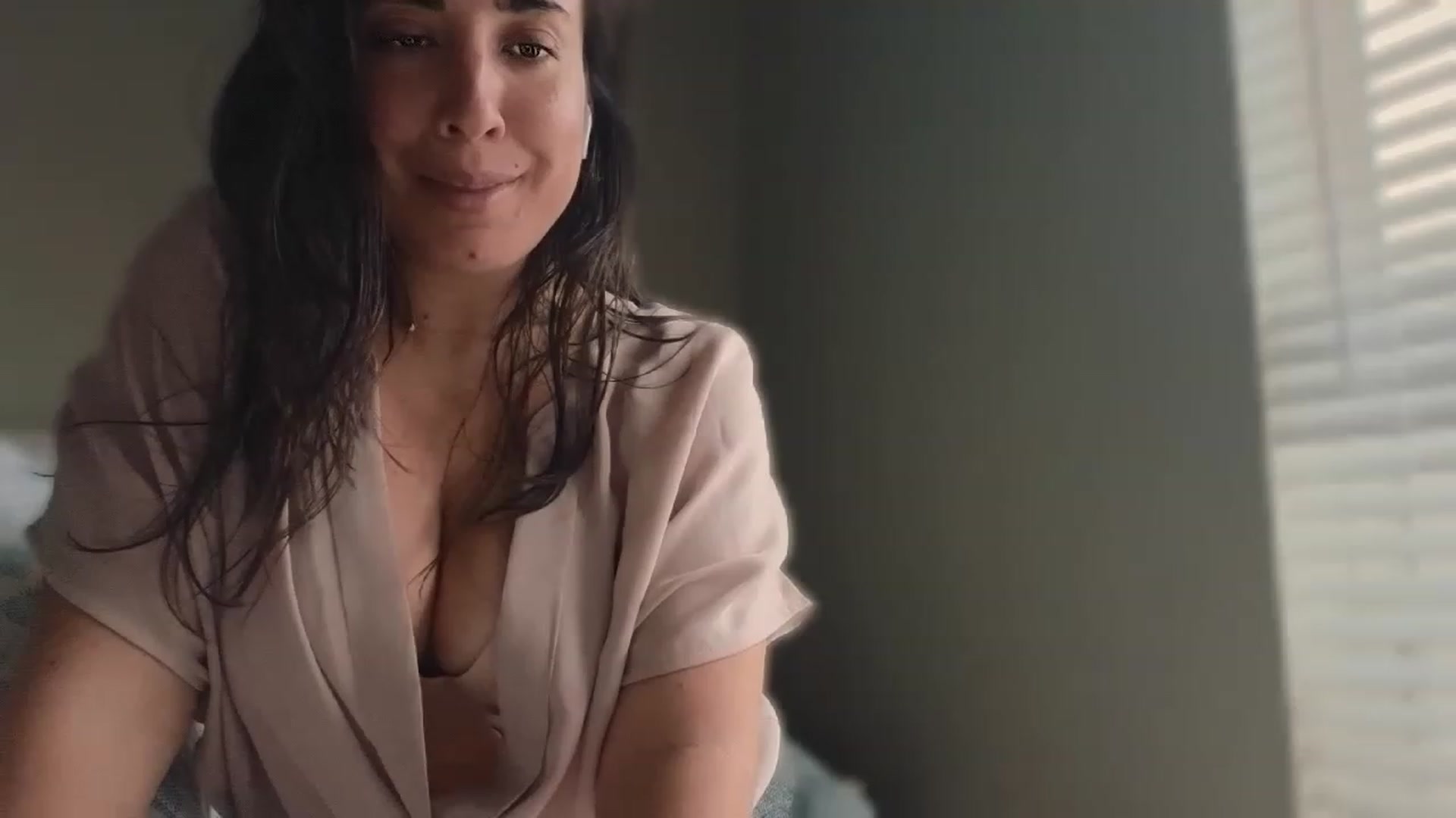 Gallery image thumbnail from olivia_virgo's myfreecams stream on, 03/10/2023, 18:31 image 2 of 20