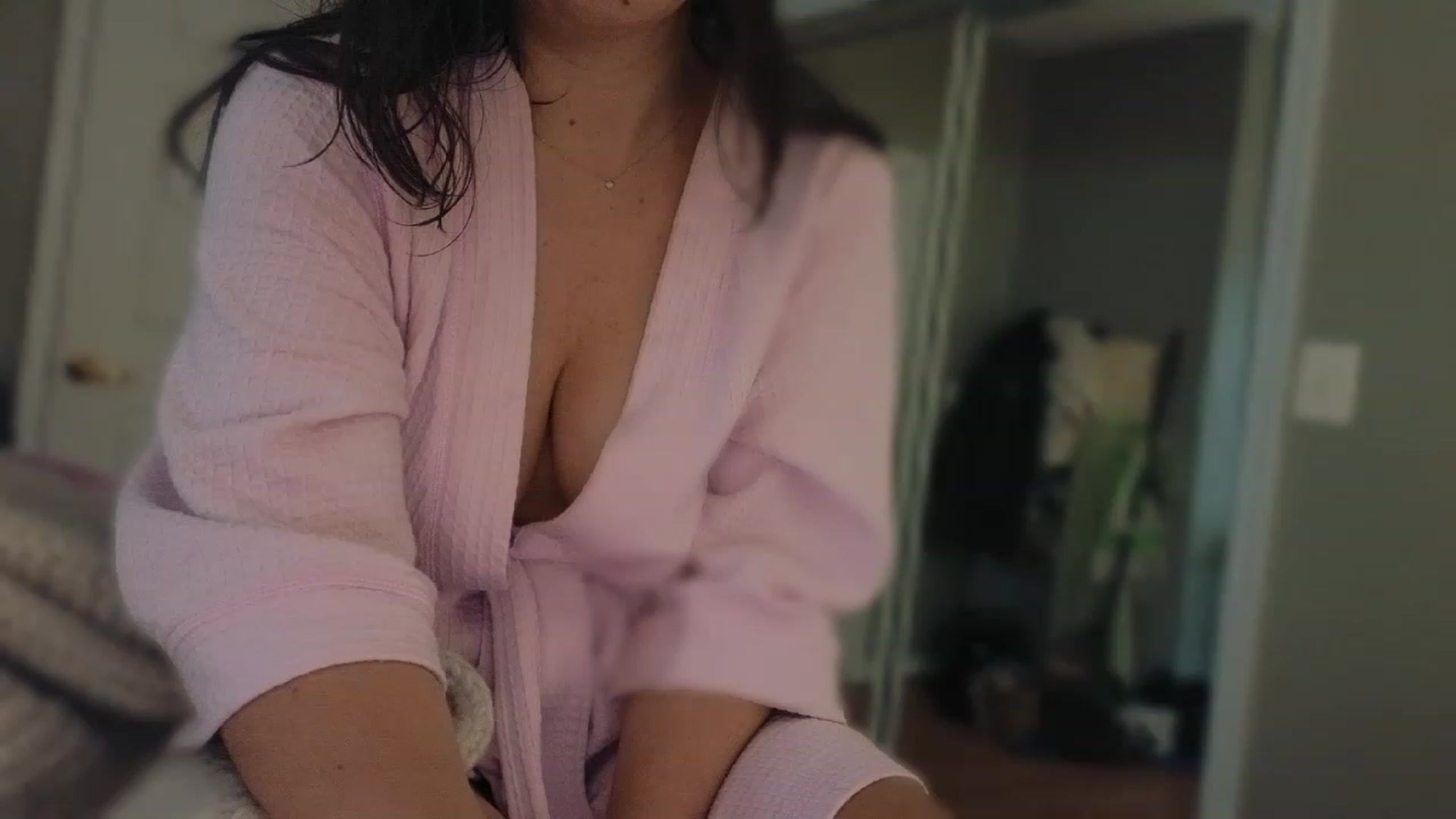 Gallery image thumbnail from olivia_virgo's myfreecams stream on, 03/12/2023, 22:33 image 16 of 20