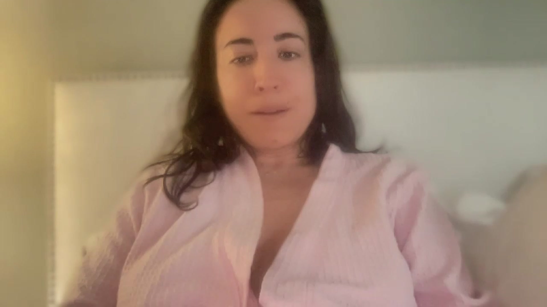 Gallery image thumbnail from olivia_virgo's myfreecams stream on, 03/13/2023, 15:06 image 6 of 20