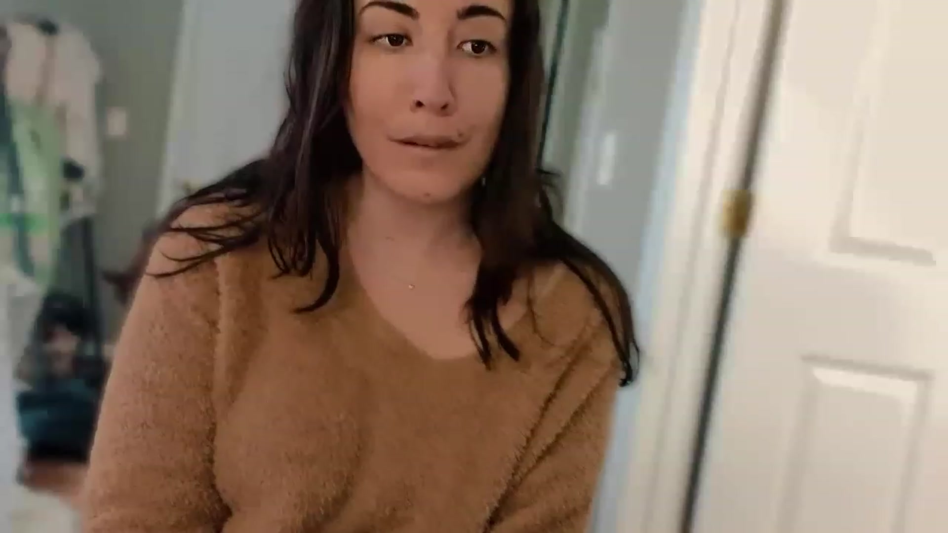 Gallery image thumbnail from olivia_virgo's myfreecams stream on, 03/13/2023, 21:17 image 11 of 20