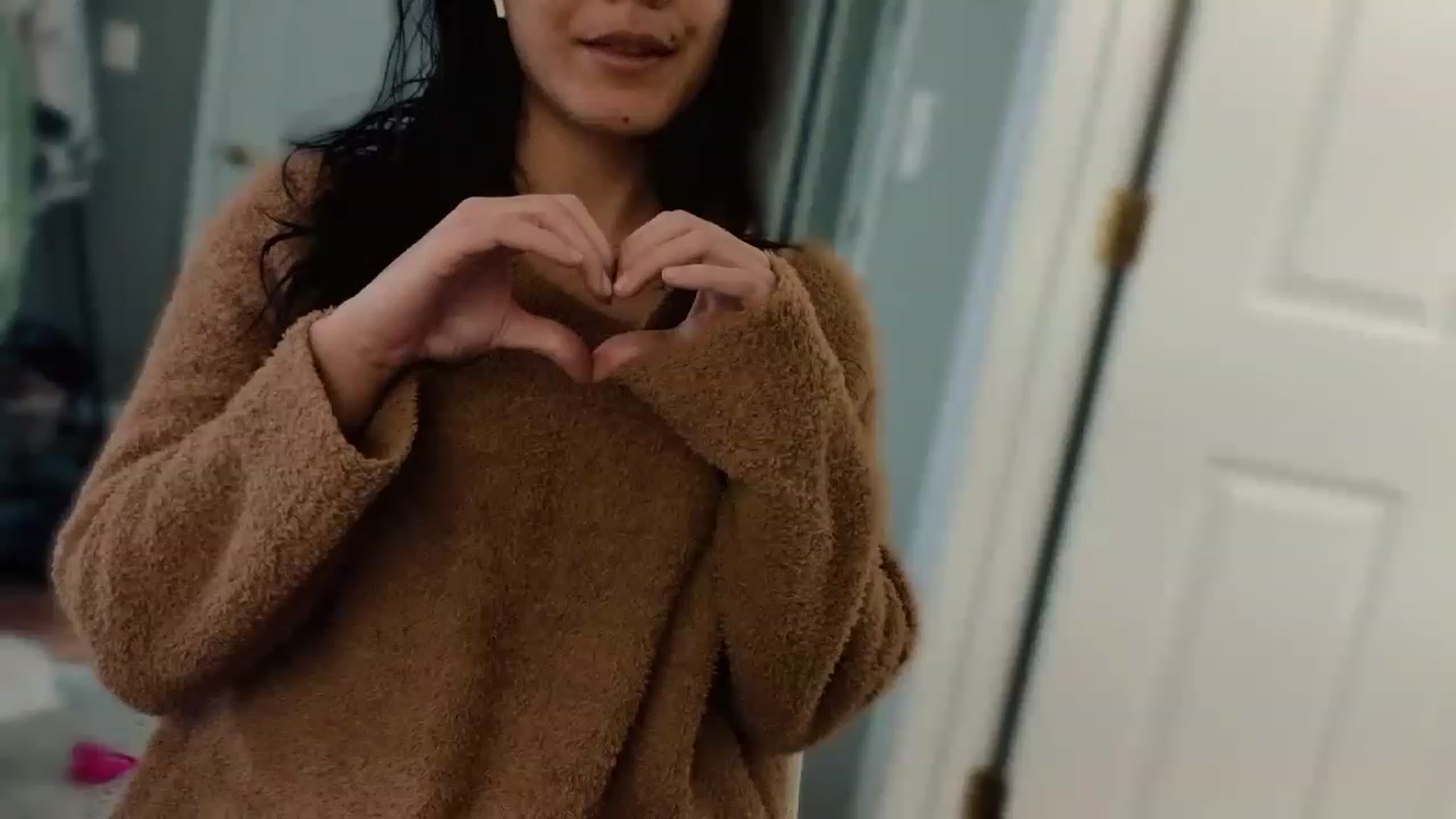Gallery image thumbnail from olivia_virgo's myfreecams stream on, 03/13/2023, 21:17 image 20 of 20