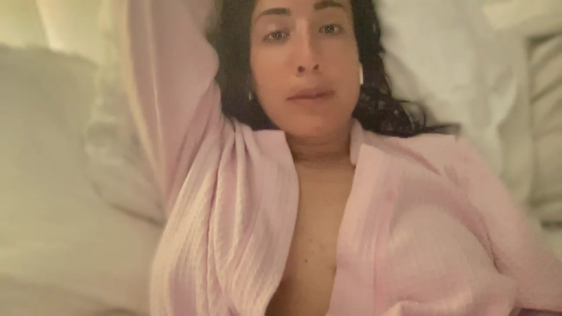 Gallery image thumbnail from olivia_virgo's myfreecams stream on, 03/28/2023, 23:53 image 19 of 20
