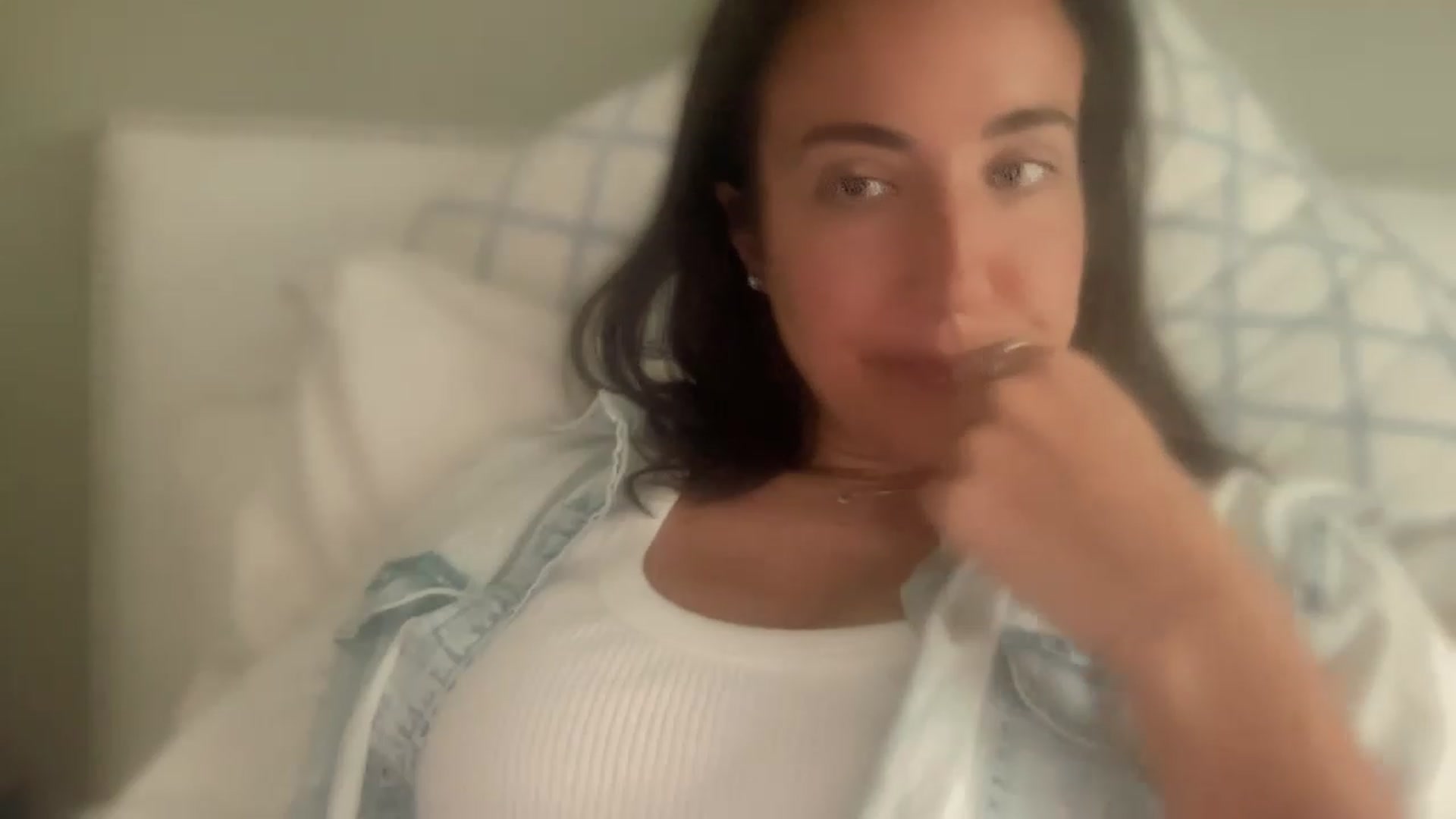 Gallery image thumbnail from olivia_virgo's myfreecams stream on, 04/23/2023, 19:47 image 15 of 20