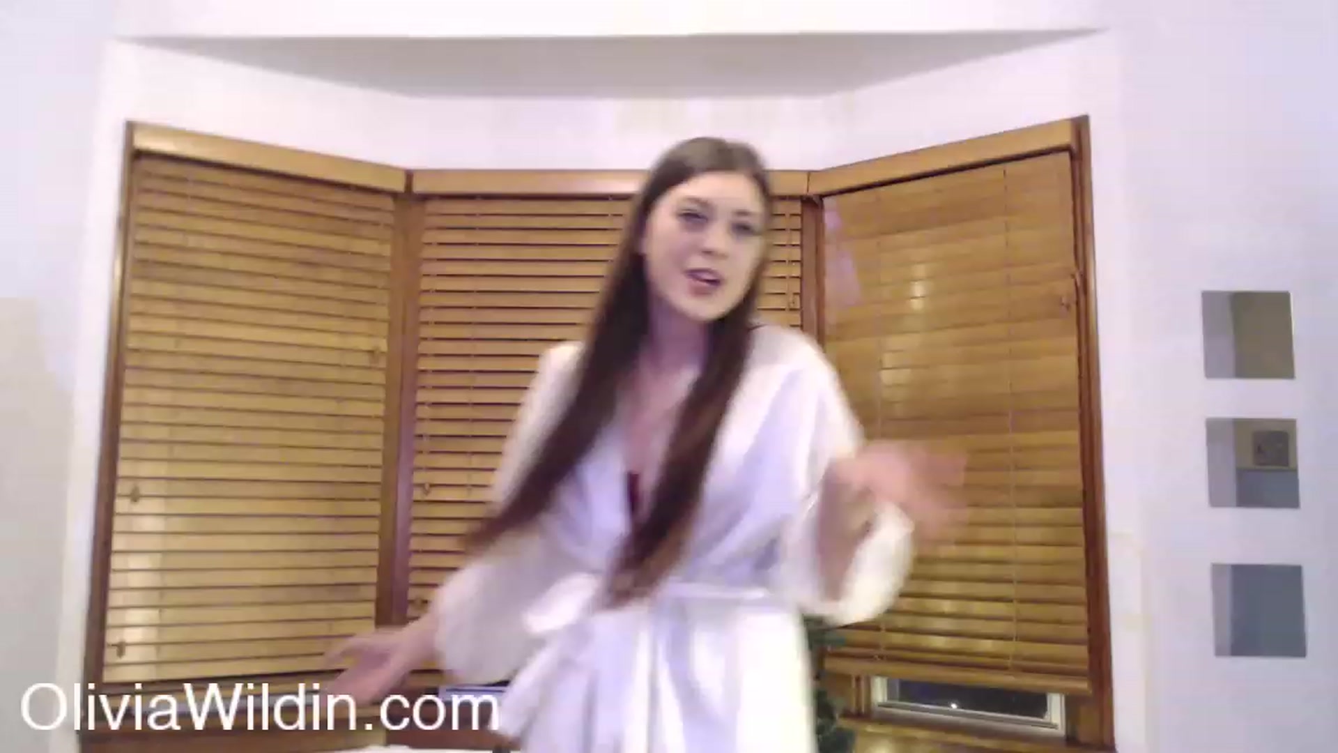 Gallery image thumbnail from oliviawildin's myfreecams stream on, 11/19/2022, 03:35 image 3 of 20