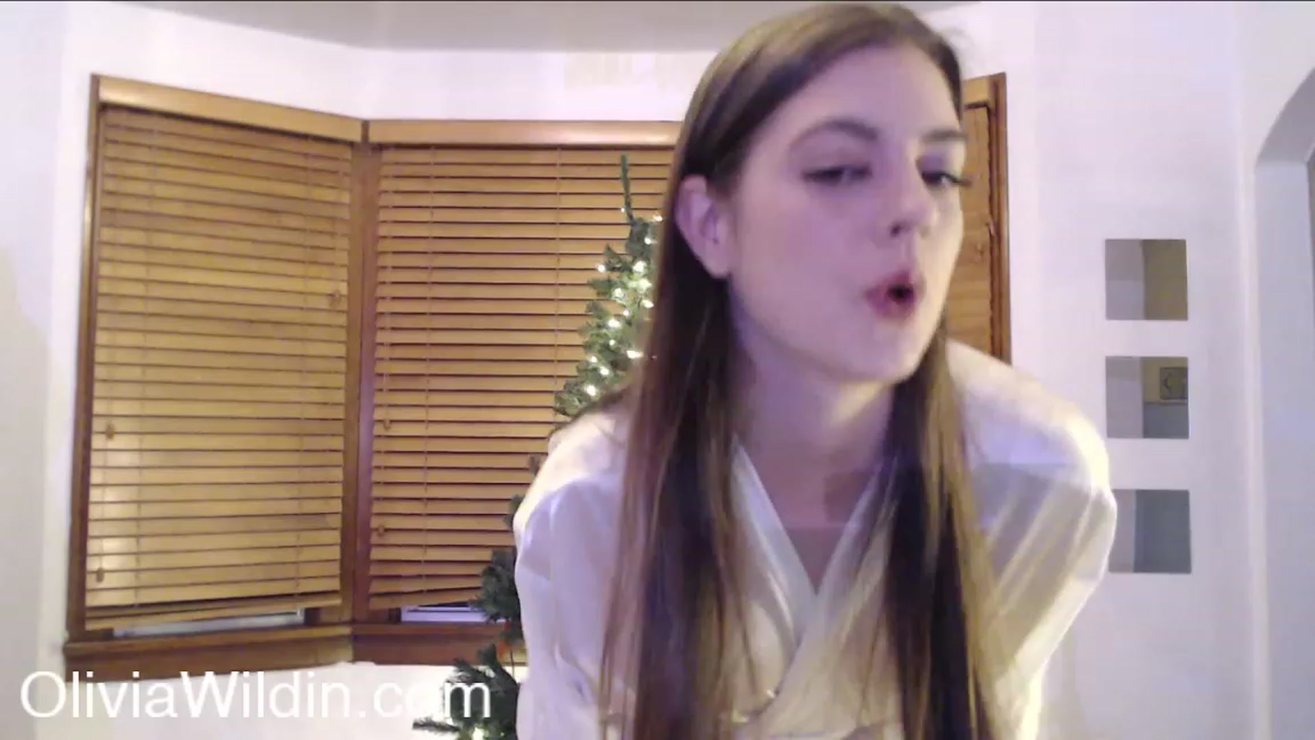 Gallery image thumbnail from oliviawildin's myfreecams stream on, 11/19/2022, 03:35 image 2 of 20