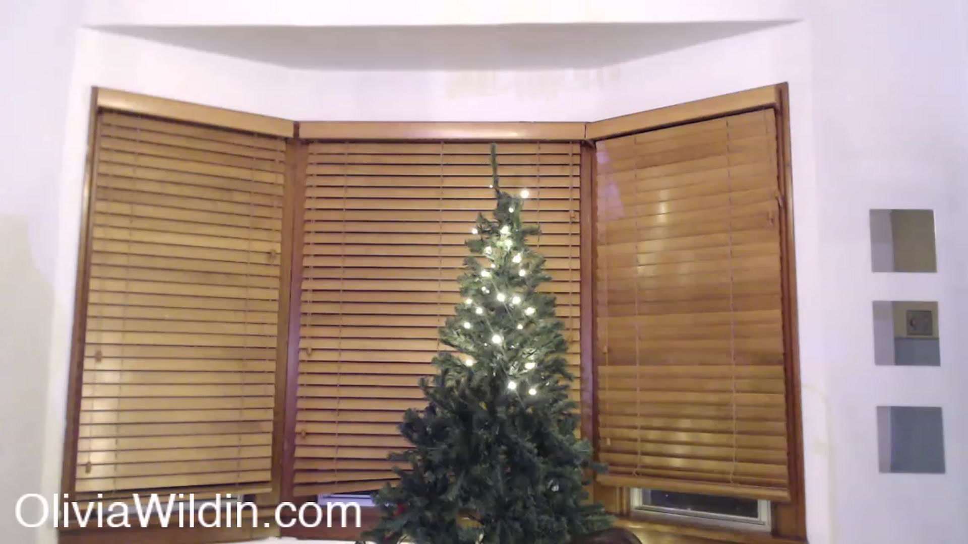 Gallery image thumbnail from oliviawildin's myfreecams stream on, 11/19/2022, 03:35 image 4 of 20