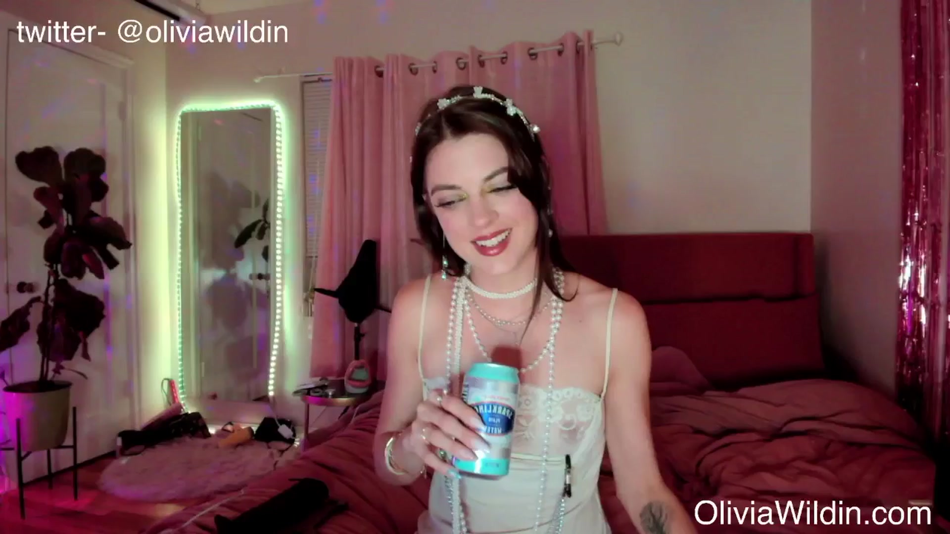 Gallery image thumbnail from oliviawildin's myfreecams stream on, 10/09/2024, 05:31 image 3 of 20