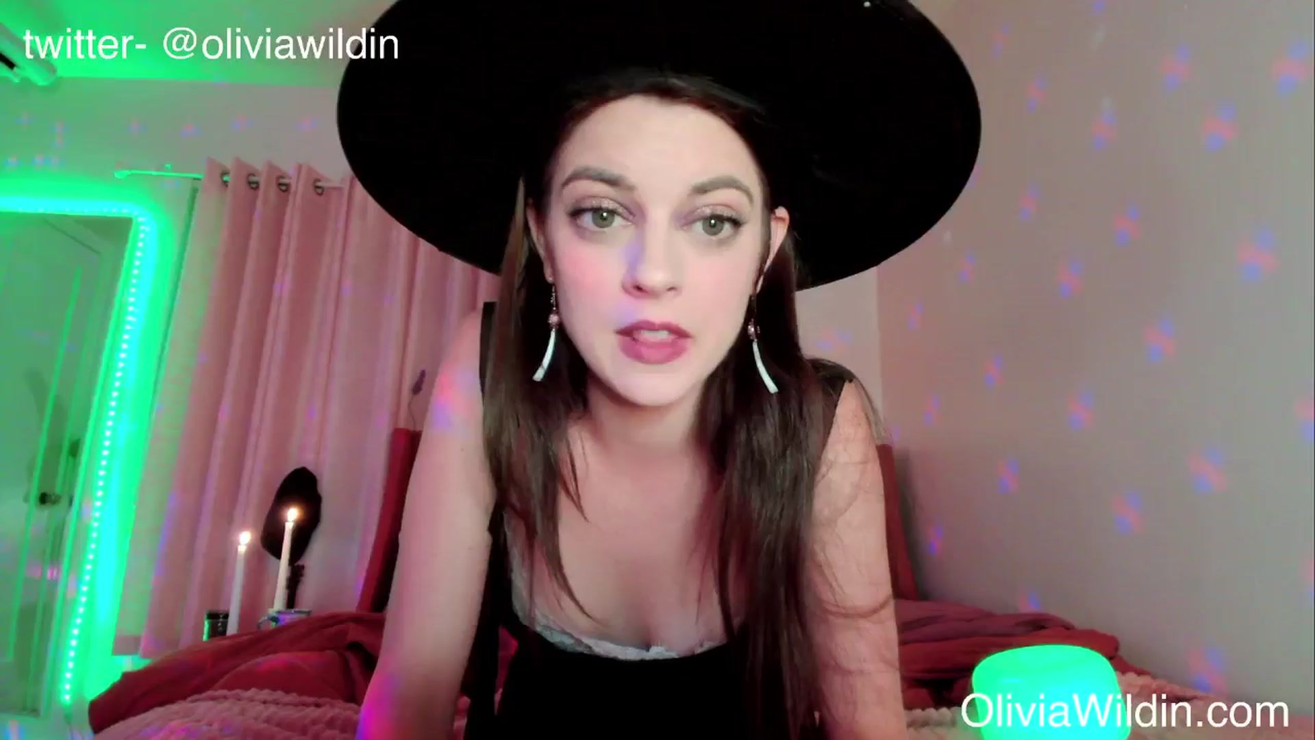 Gallery image thumbnail from oliviawildin's myfreecams stream on, 10/19/2024, 04:12 image 1 of 20