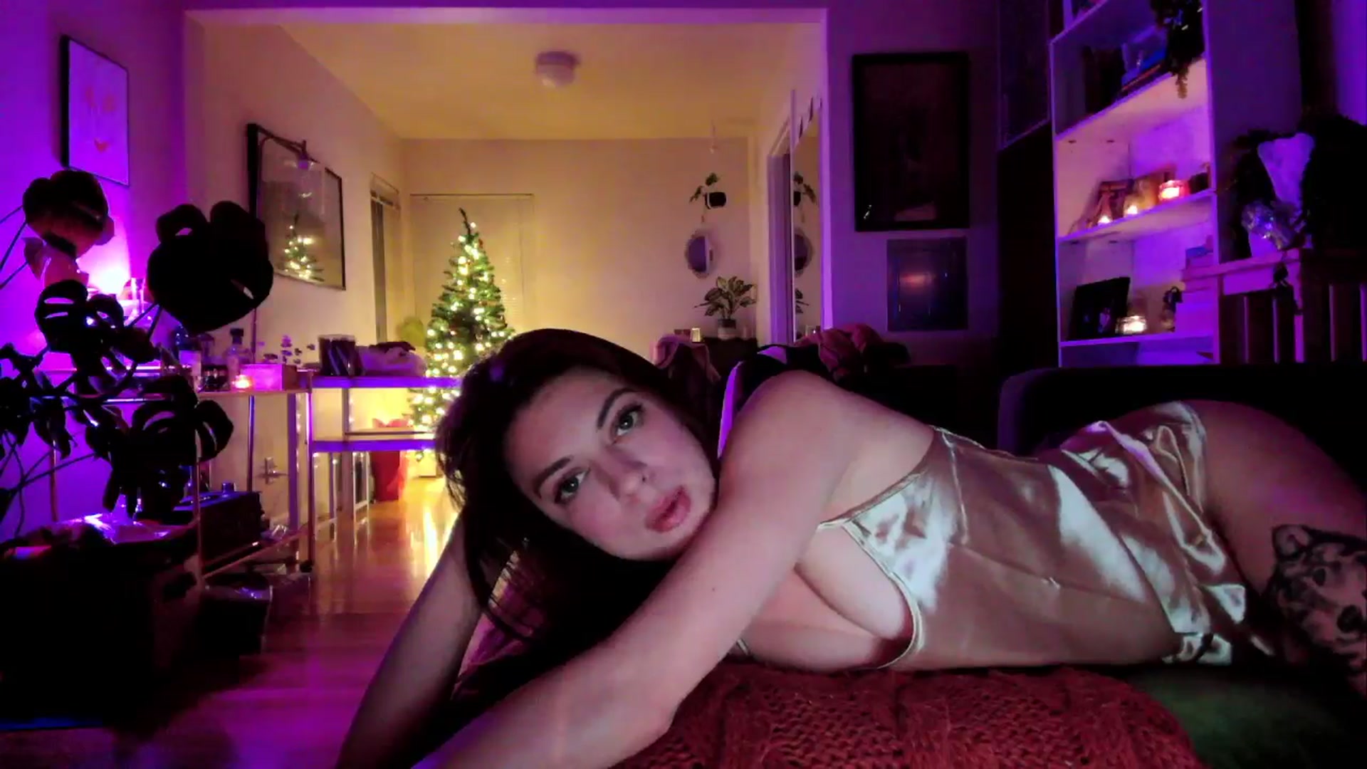 Gallery image thumbnail from oliviawildin's myfreecams stream on, 11/27/2024, 04:45 image 4 of 20