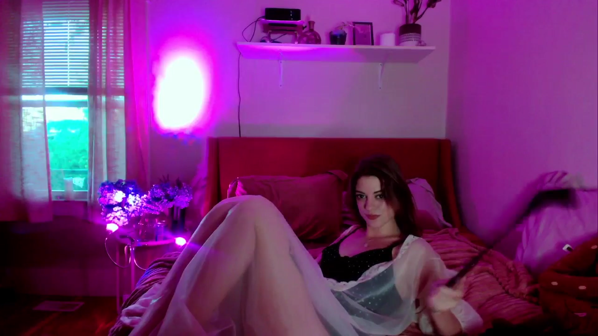 Gallery image thumbnail from oliviawildin's myfreecams stream on, 07/18/2025, 04:50 image 6 of 20
