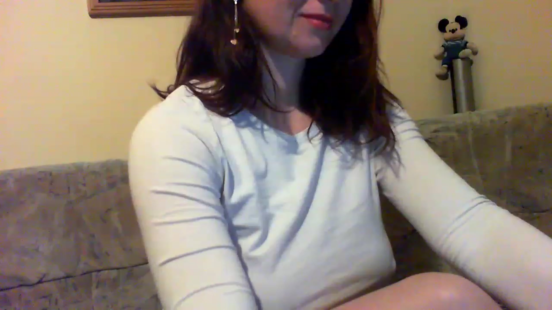Gallery image thumbnail from olivya_1985's myfreecams stream on, 03/19/2023, 23:04 image 10 of 20