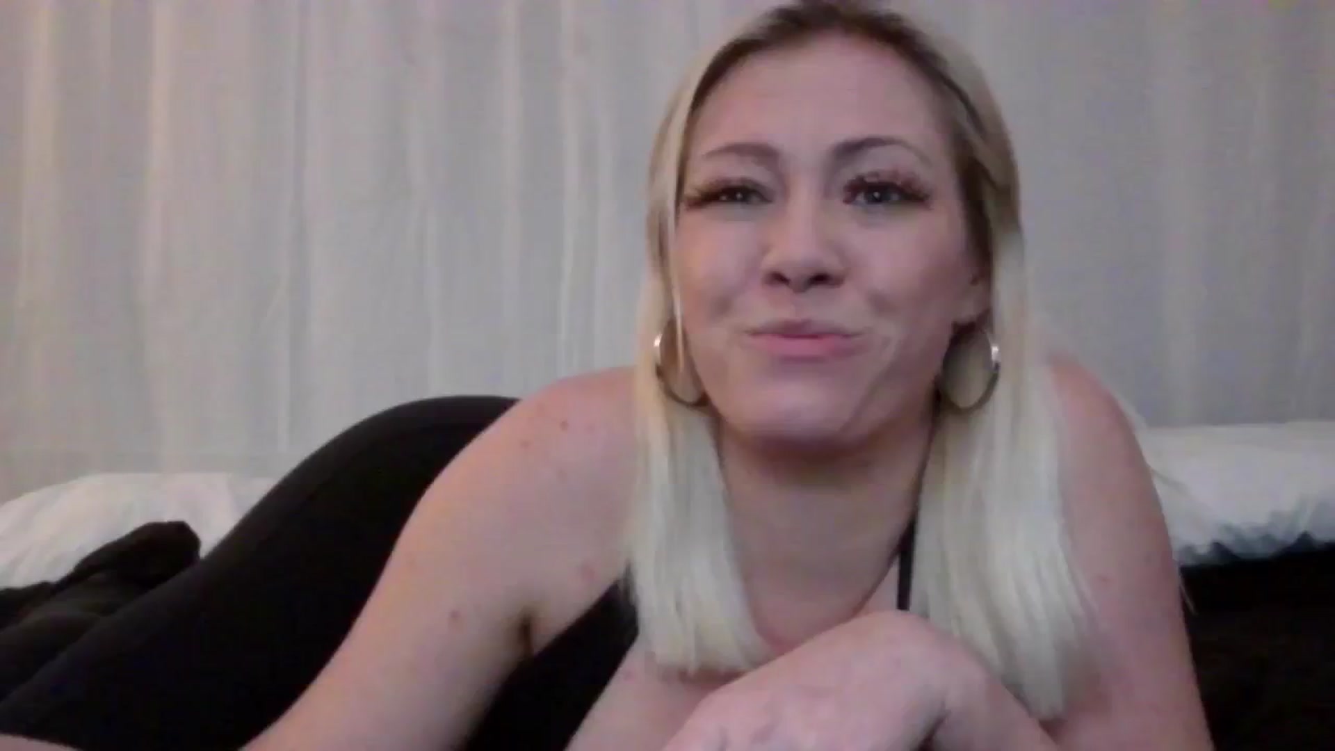 Gallery image thumbnail from oneinabillion's myfreecams stream on, 07/28/2024, 09:35 image 1 of 20