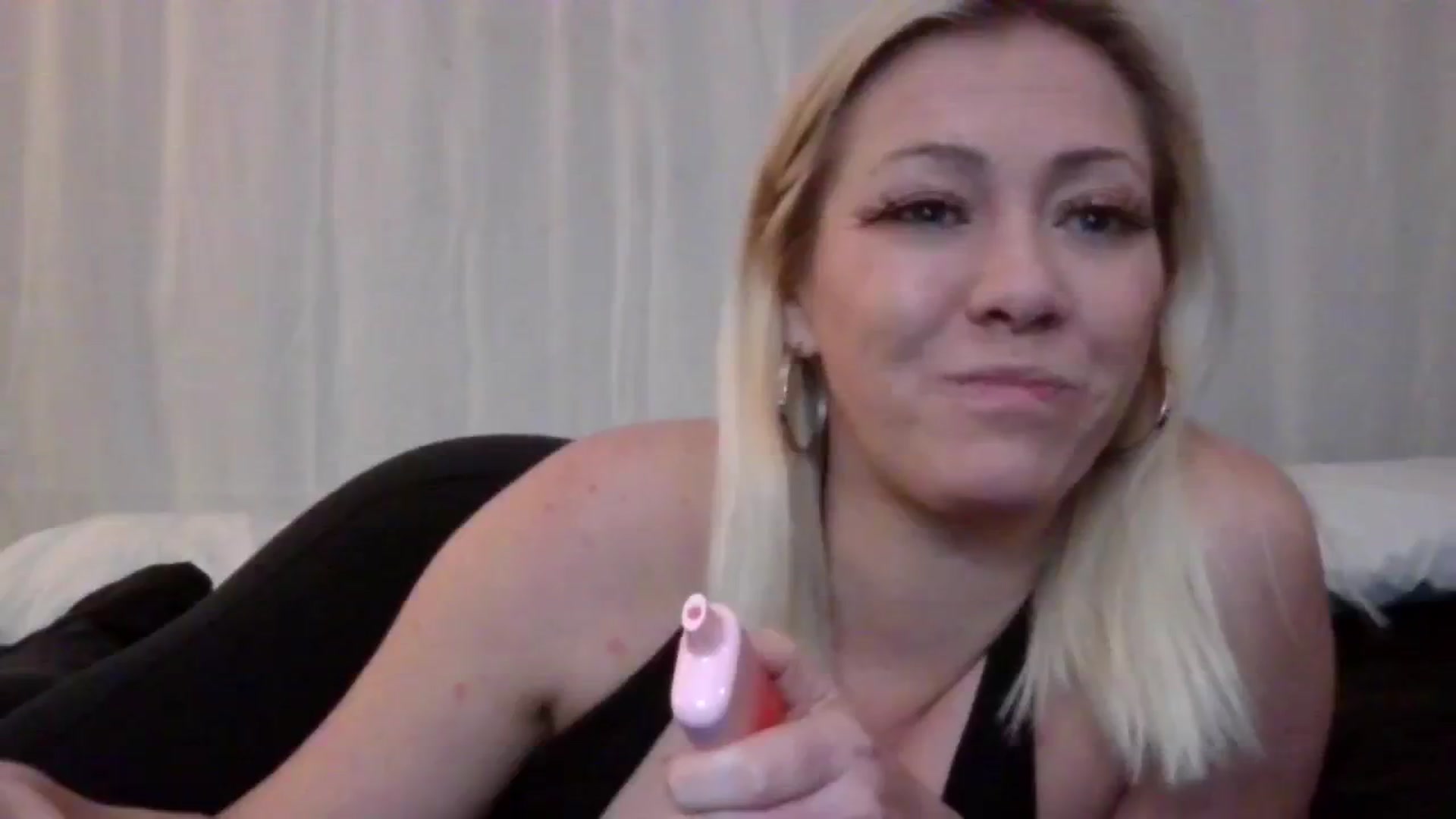Gallery image thumbnail from oneinabillion's myfreecams stream on, 07/28/2024, 09:35 image 11 of 20