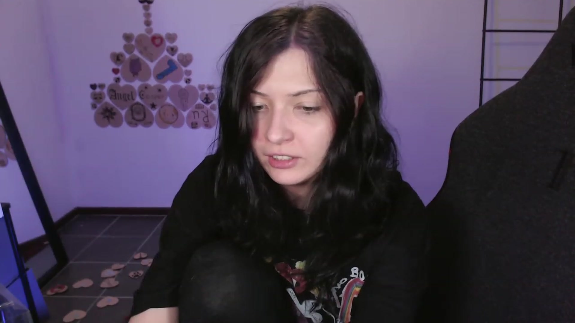 Gallery image thumbnail from online's myfreecams stream on, 12/29/2023, 05:21 image 6 of 20