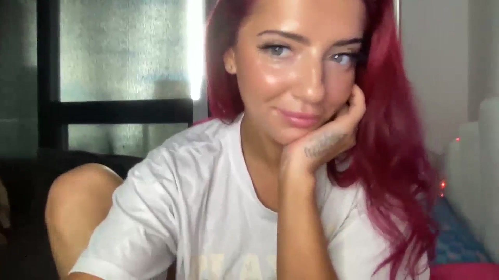 Gallery image thumbnail from oxKRYSTALxo's myfreecams stream on, 09/24/2023, 15:21 image 5 of 20