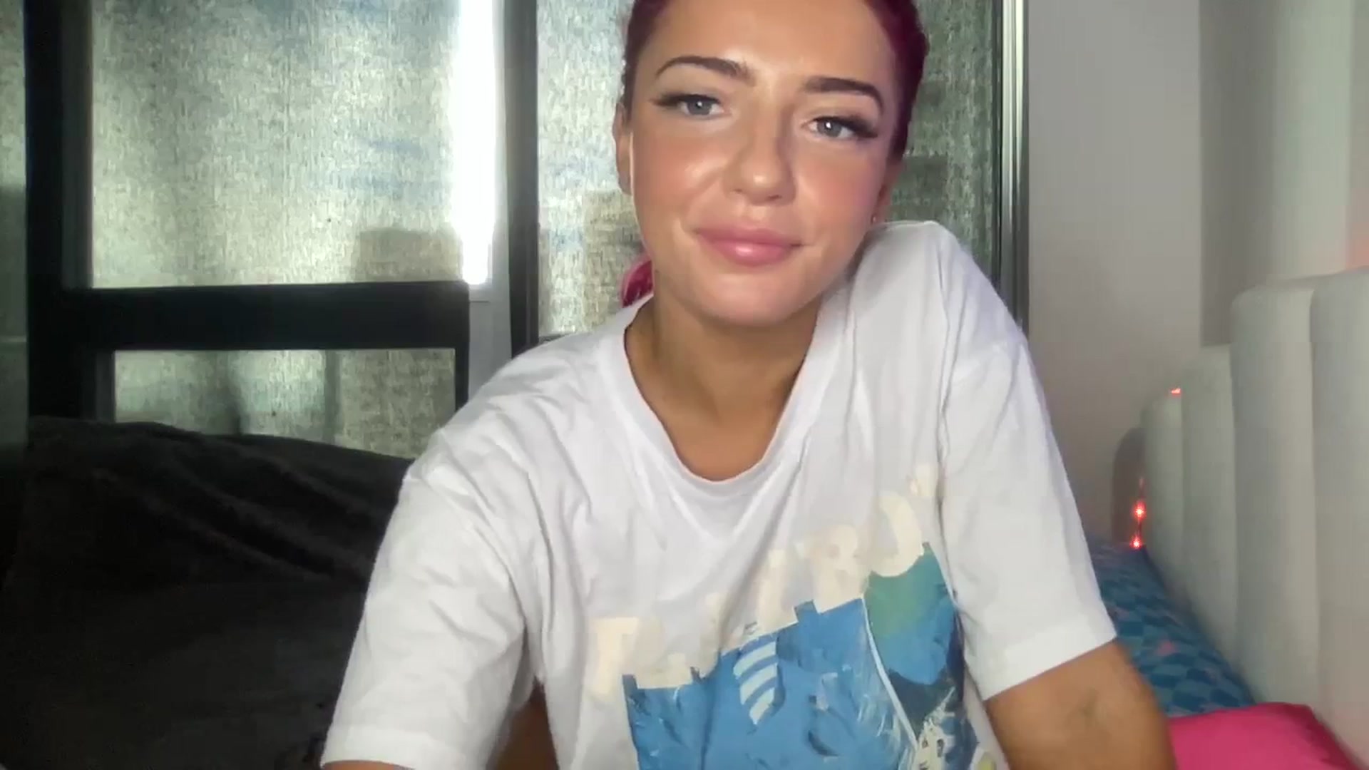 Gallery image thumbnail from oxKRYSTALxo's myfreecams stream on, 09/24/2023, 15:21 image 11 of 20