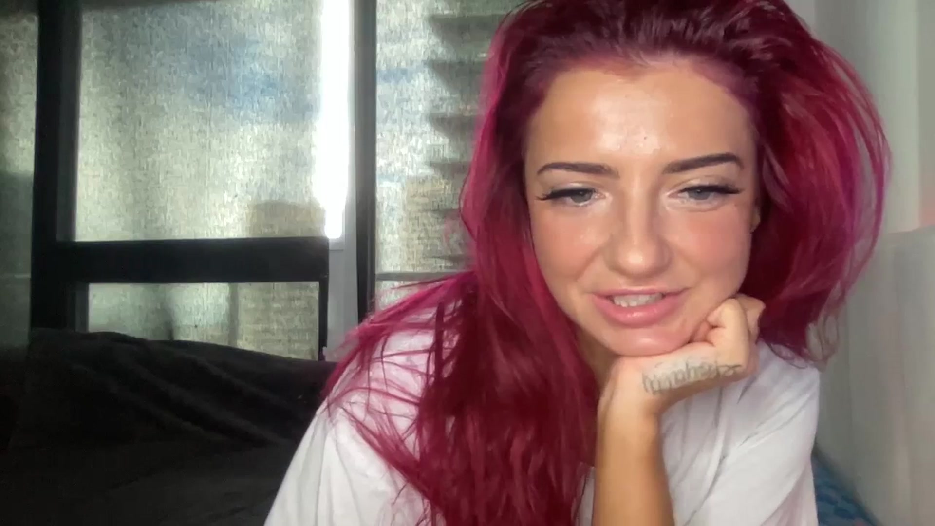 Gallery image thumbnail from oxKRYSTALxo's myfreecams stream on, 09/24/2023, 15:21 image 20 of 20