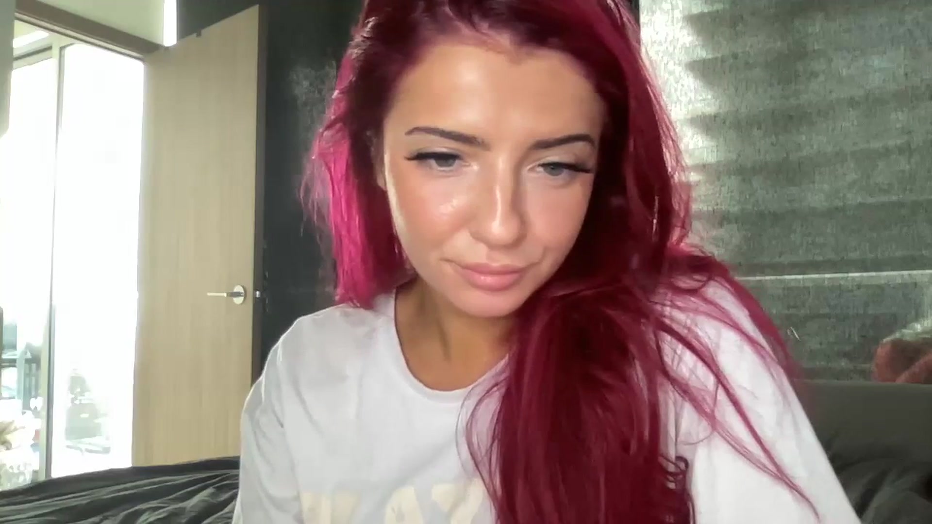 Gallery image thumbnail from oxKRYSTALxo's myfreecams stream on, 09/24/2023, 16:54 image 16 of 20