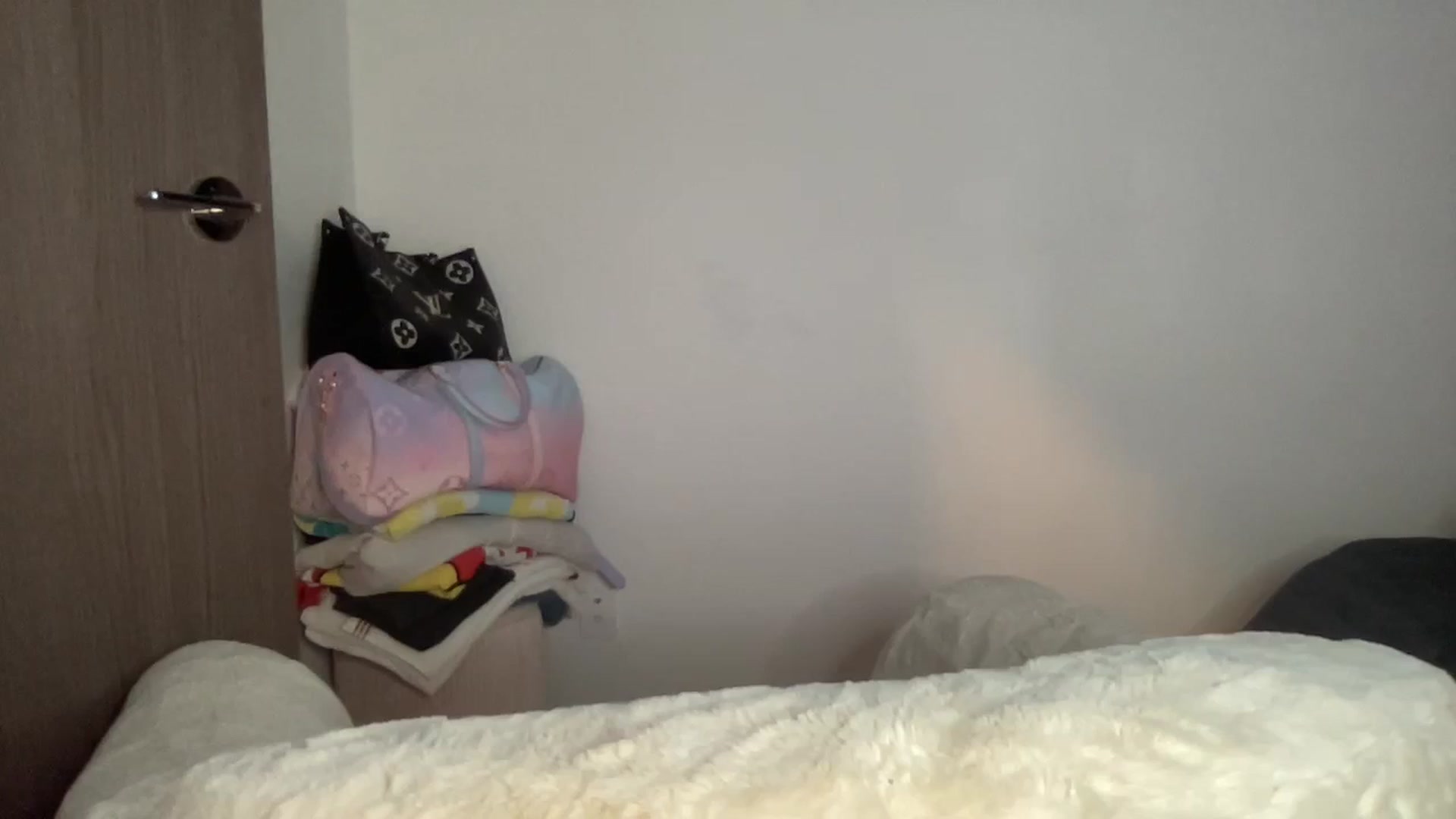 Gallery image thumbnail from oxKRYSTALxo's myfreecams stream on, 09/25/2023, 03:47 image 16 of 20