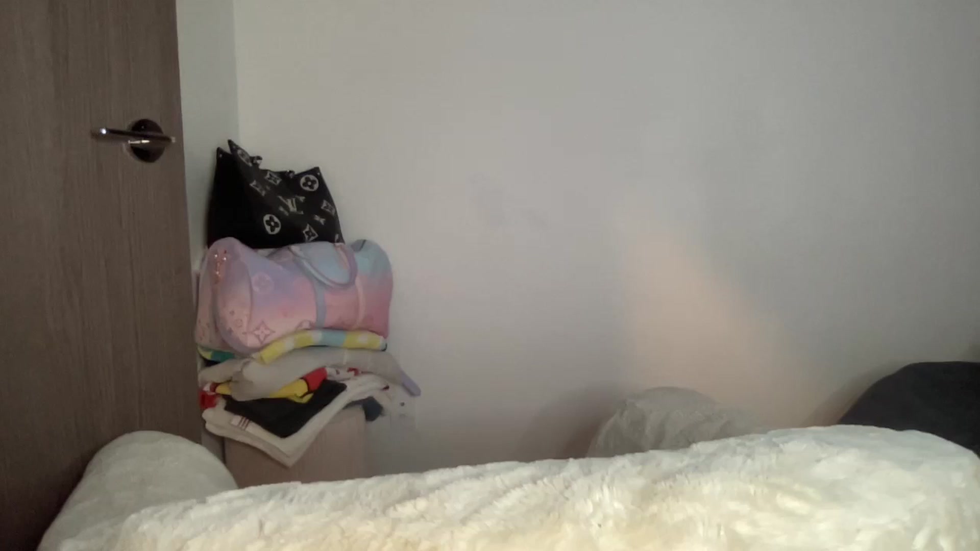 Gallery image thumbnail from oxKRYSTALxo's myfreecams stream on, 09/25/2023, 03:47 image 17 of 20