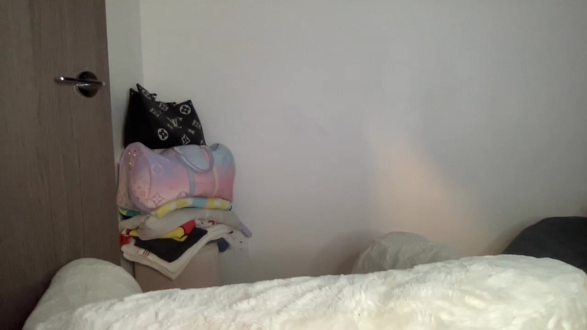 Gallery image thumbnail from oxKRYSTALxo's myfreecams stream on, 09/25/2023, 03:47 image 18 of 20