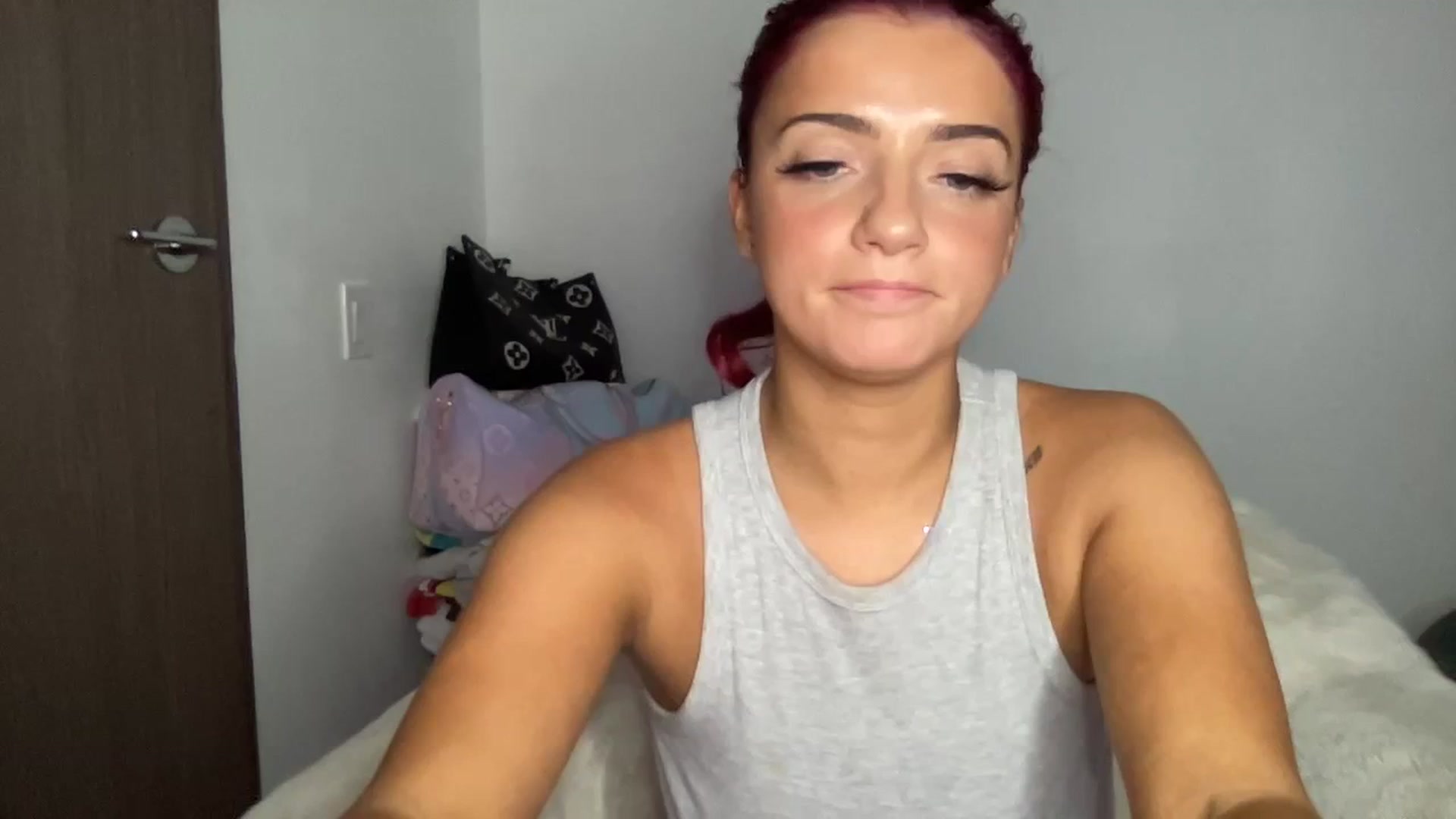 Gallery image thumbnail from oxKRYSTALxo's myfreecams stream on, 09/25/2023, 04:24 image 8 of 20