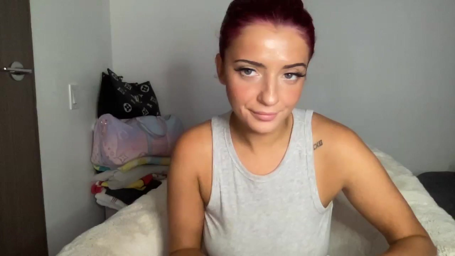 Gallery image thumbnail from oxKRYSTALxo's myfreecams stream on, 09/25/2023, 04:24 image 1 of 20