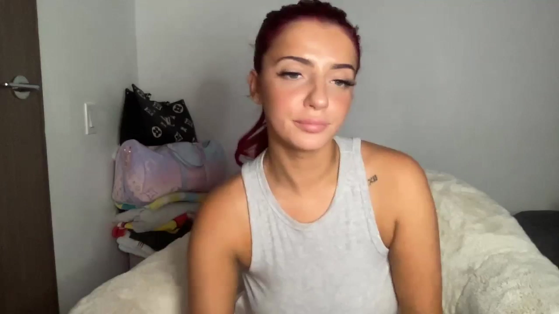 Gallery image thumbnail from oxKRYSTALxo's myfreecams stream on, 09/25/2023, 04:24 image 3 of 20