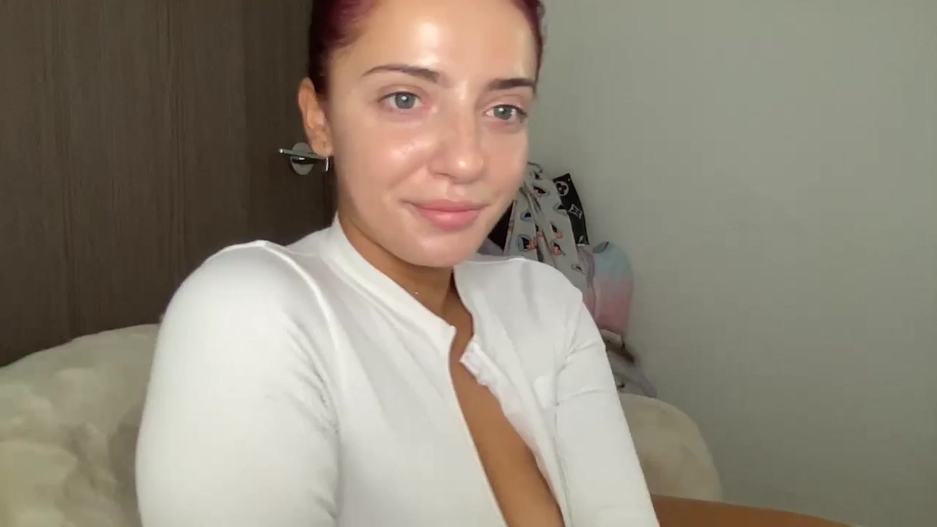 Gallery image thumbnail from oxKRYSTALxo's myfreecams stream on, 09/25/2023, 17:39 image 1 of 20