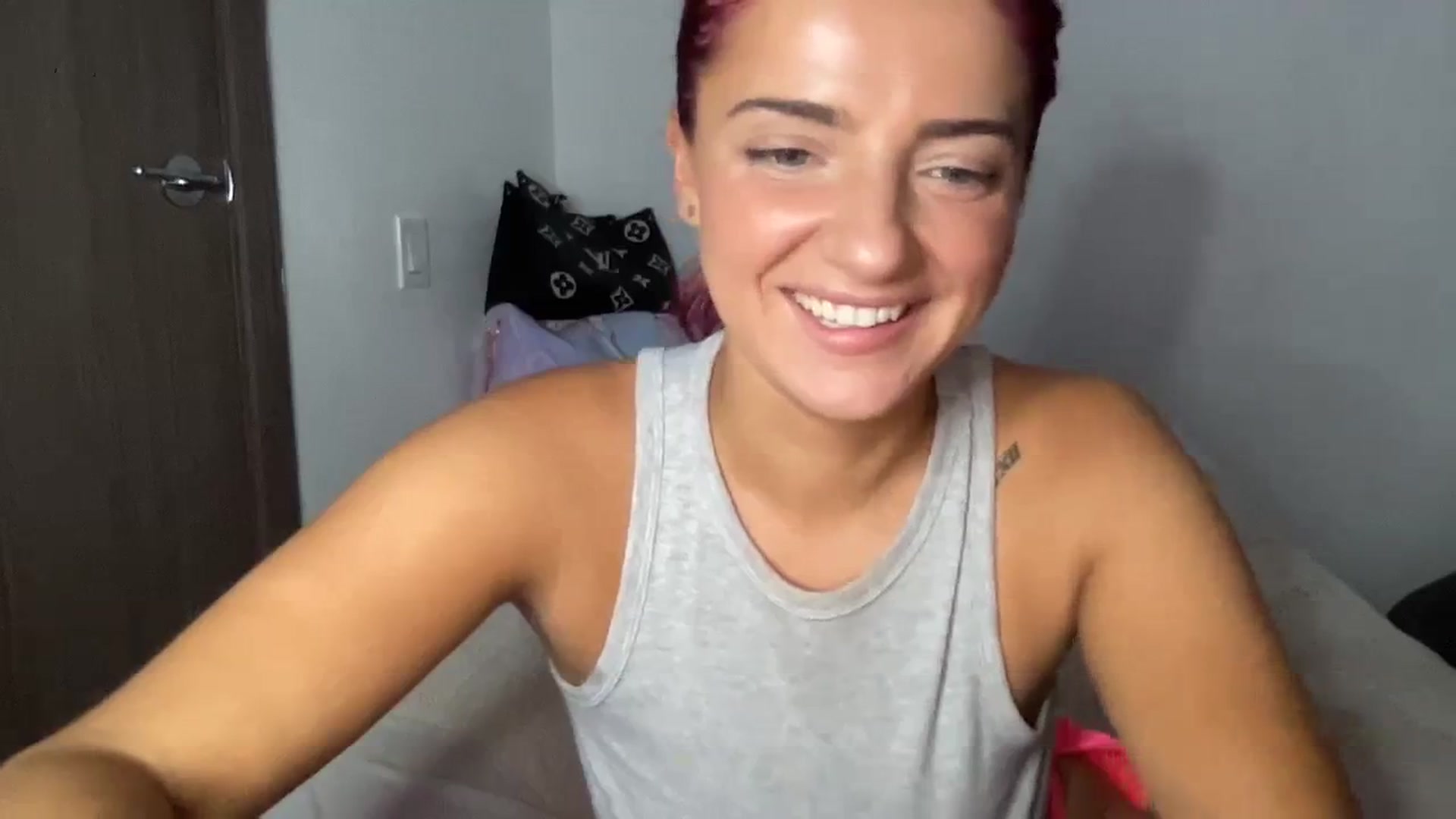 Gallery image thumbnail from oxKRYSTALxo's myfreecams stream on, 09/26/2023, 02:42 image 12 of 20