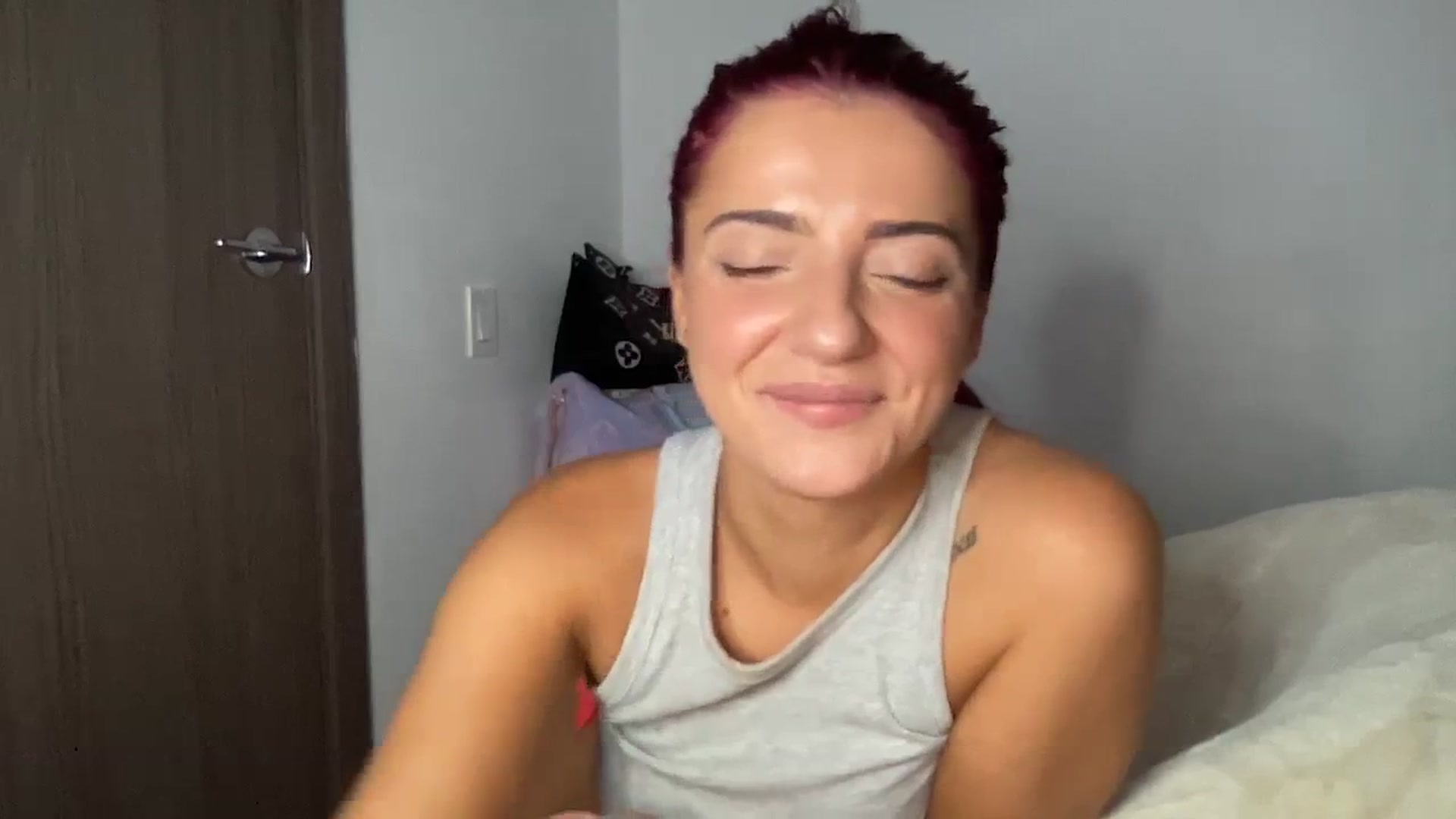 Gallery image thumbnail from oxKRYSTALxo's myfreecams stream on, 09/26/2023, 02:42 image 2 of 20