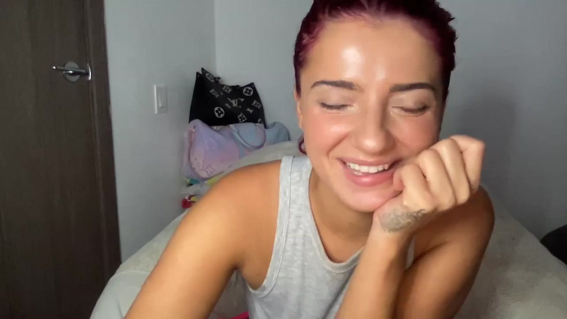 Gallery image thumbnail from oxKRYSTALxo's myfreecams stream on, 09/26/2023, 02:42 image 9 of 20