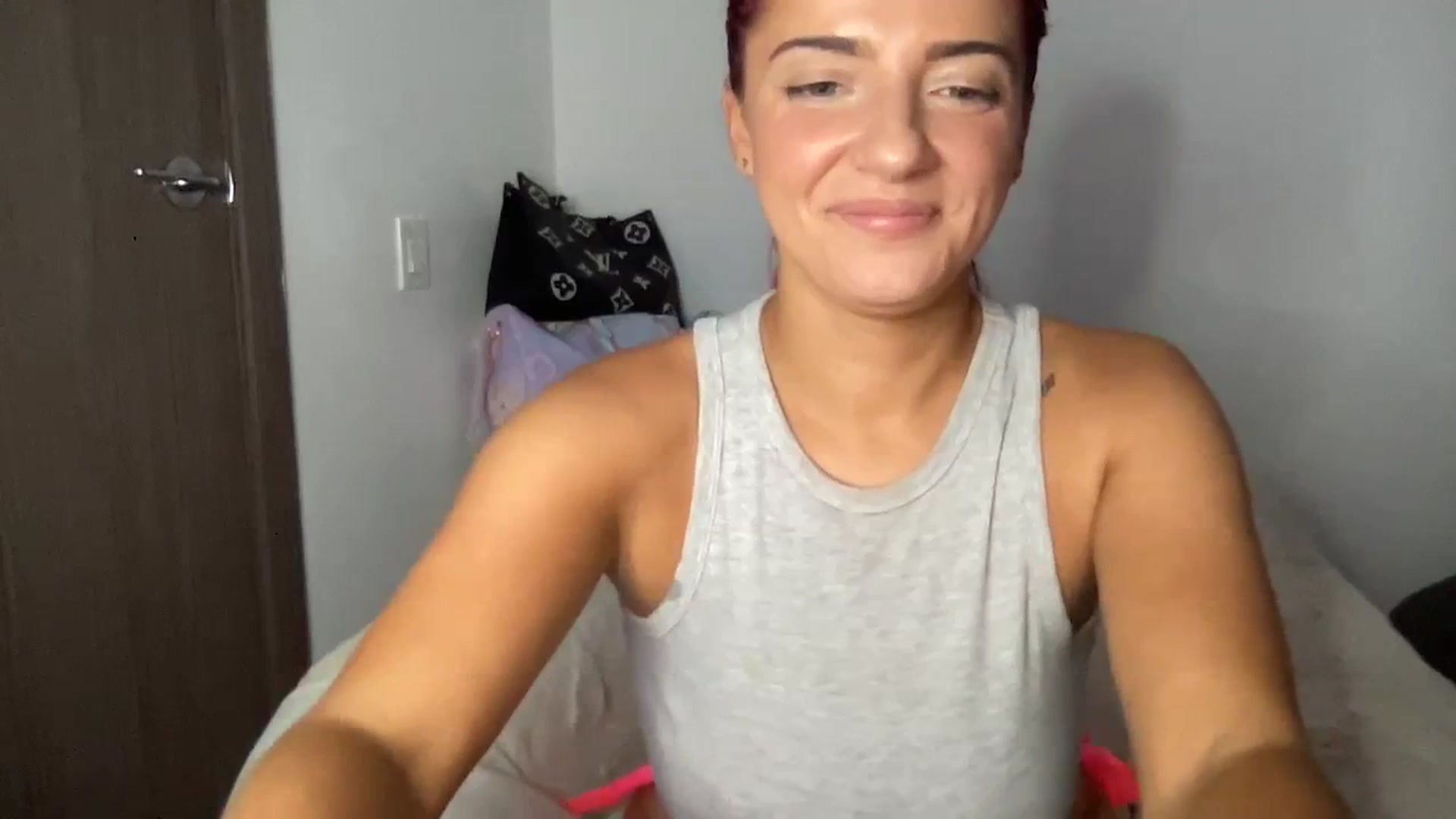 Gallery image thumbnail from oxKRYSTALxo's myfreecams stream on, 09/26/2023, 02:42 image 8 of 20