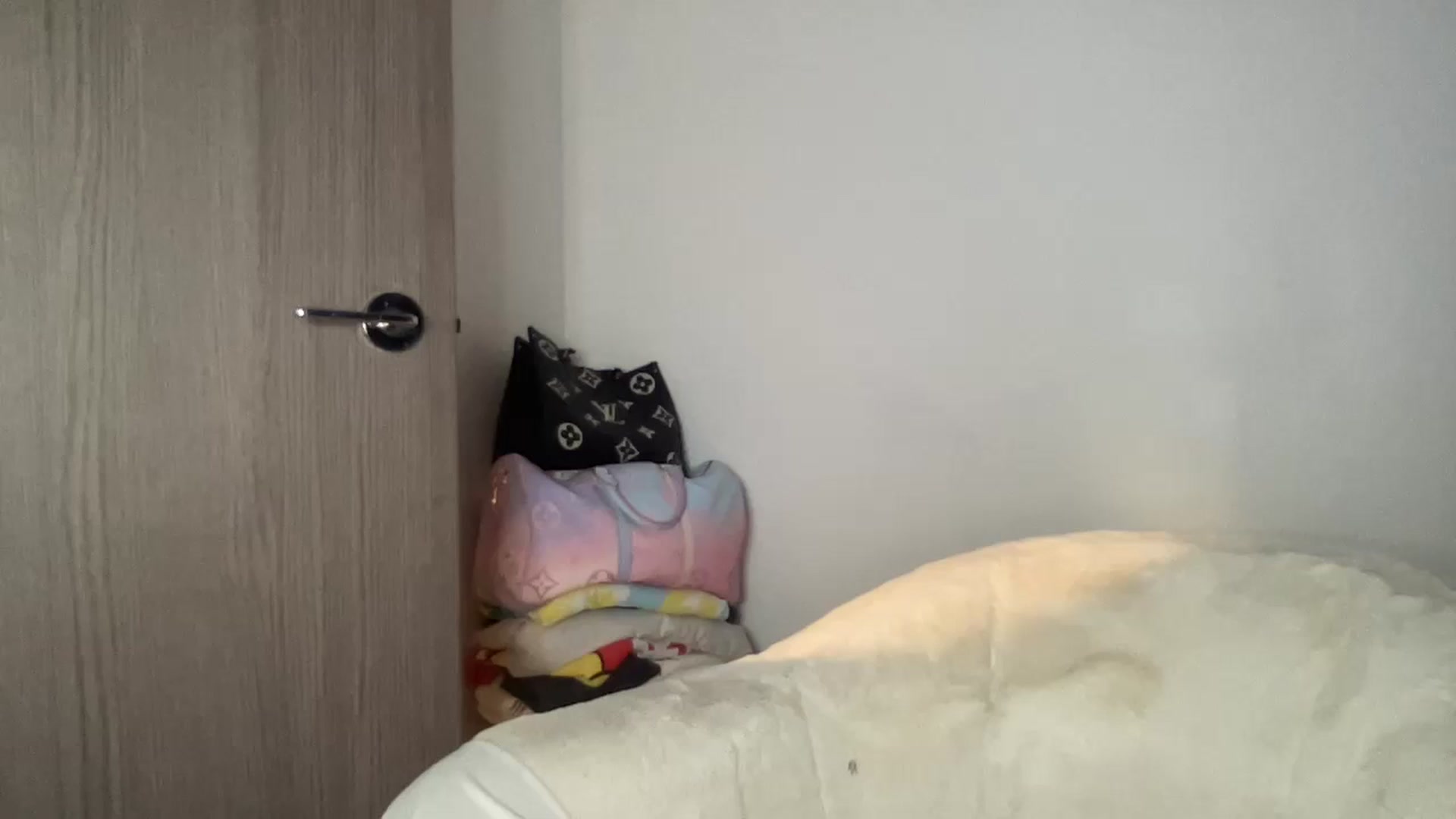 Gallery image thumbnail from oxKRYSTALxo's myfreecams stream on, 09/26/2023, 02:42 image 14 of 20