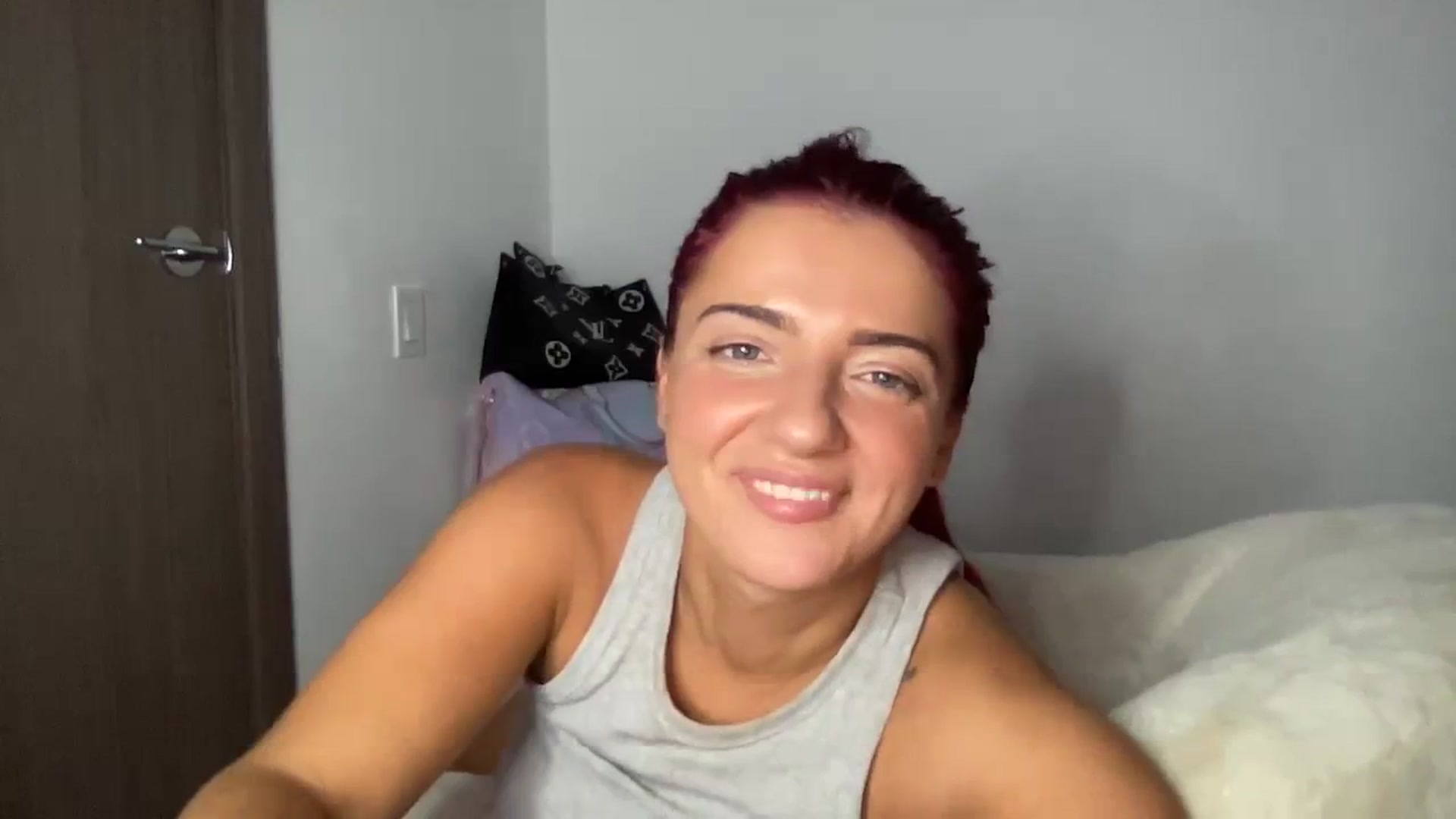 Gallery image thumbnail from oxKRYSTALxo's myfreecams stream on, 09/26/2023, 02:42 image 5 of 20