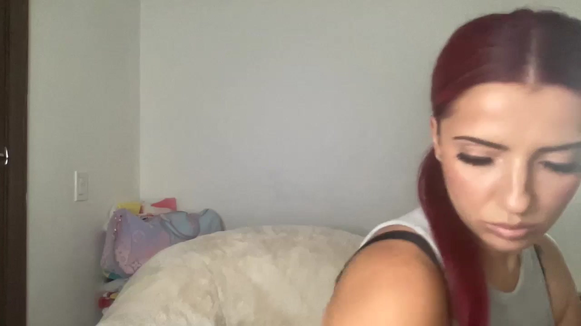 Gallery image thumbnail from oxKRYSTALxo's myfreecams stream on, 09/28/2023, 19:14 image 4 of 20