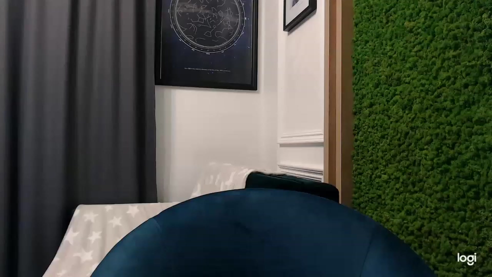 Gallery image thumbnail from oxxxy's myfreecams stream on, 11/15/2022, 07:35 image 13 of 20