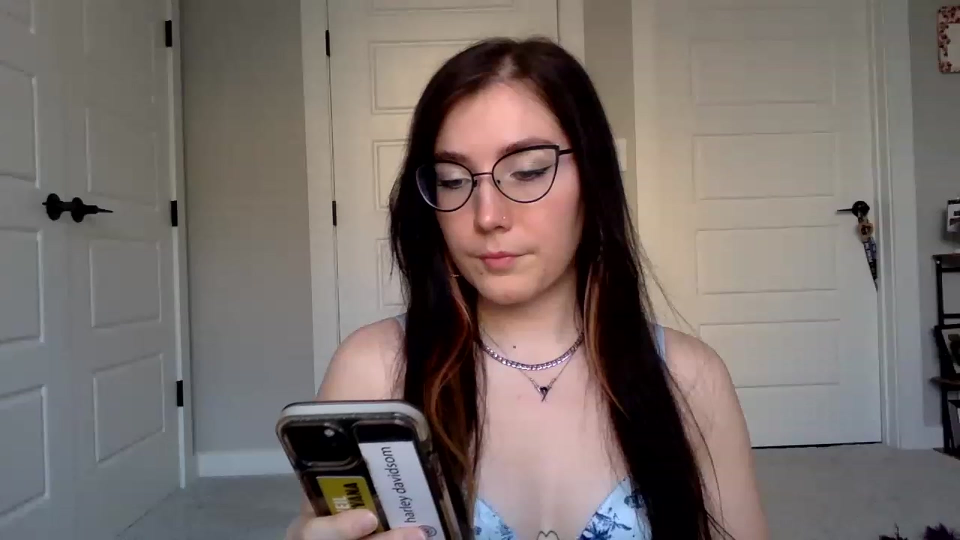 Gallery image thumbnail from p_alaska's myfreecams stream on, 02/28/2023, 13:19 image 10 of 20