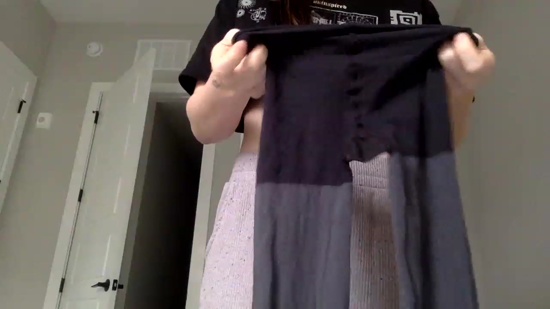 Gallery image thumbnail from p_alaska's myfreecams stream on, 03/01/2023, 16:45 image 18 of 20