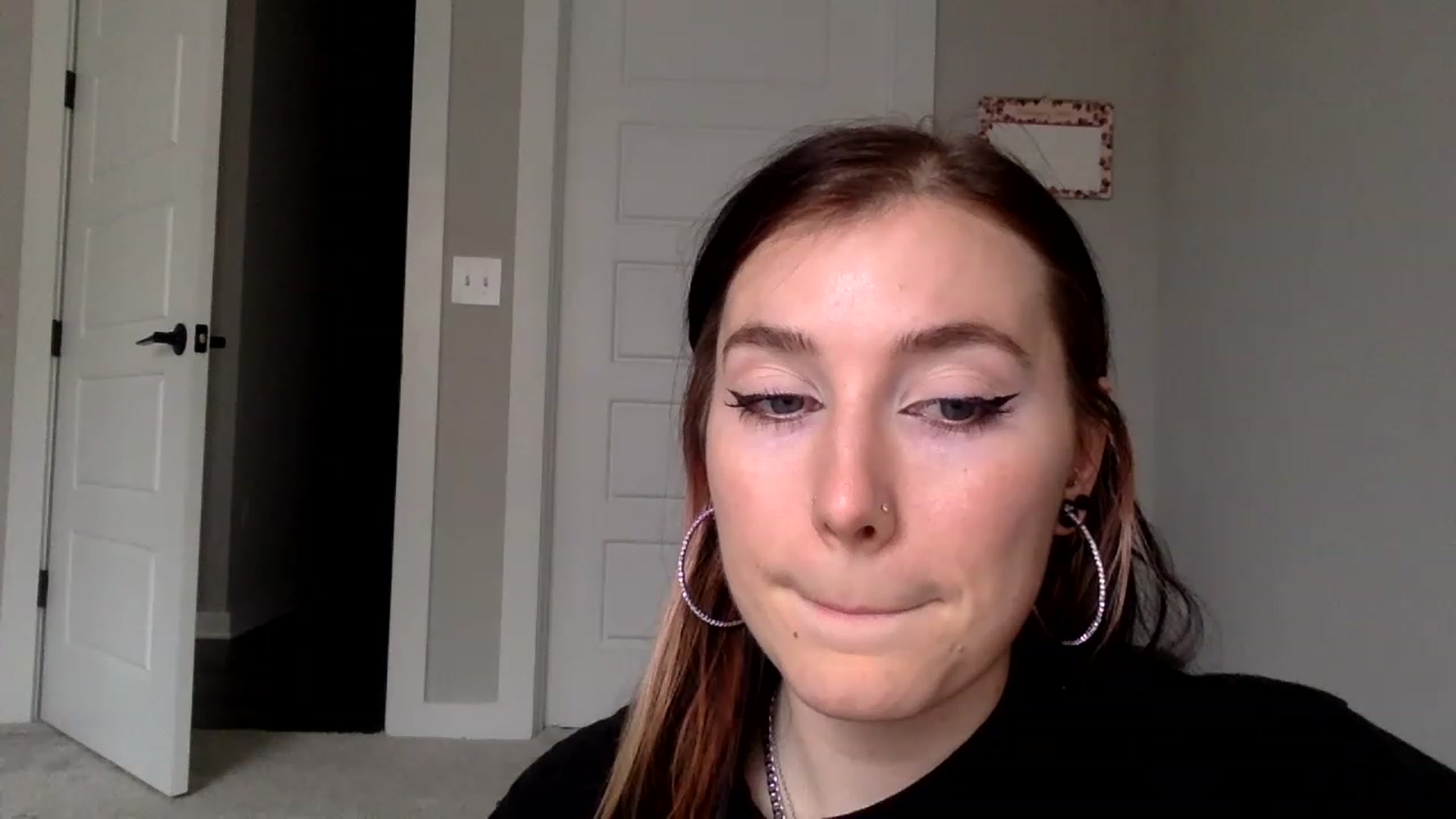 Gallery image thumbnail from p_alaska's myfreecams stream on, 03/01/2023, 16:45 image 17 of 20