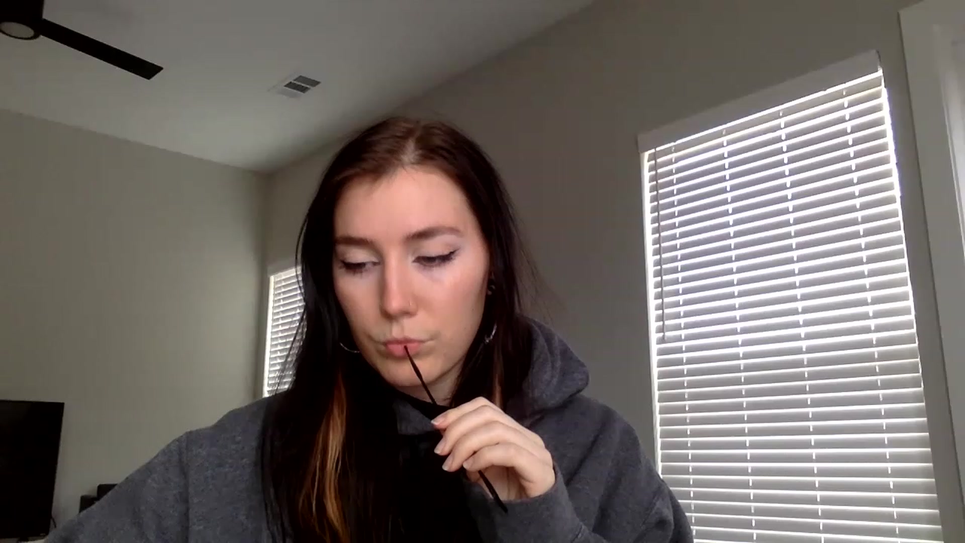 Gallery image thumbnail from p_alaska's myfreecams stream on, 03/01/2023, 16:45 image 4 of 20