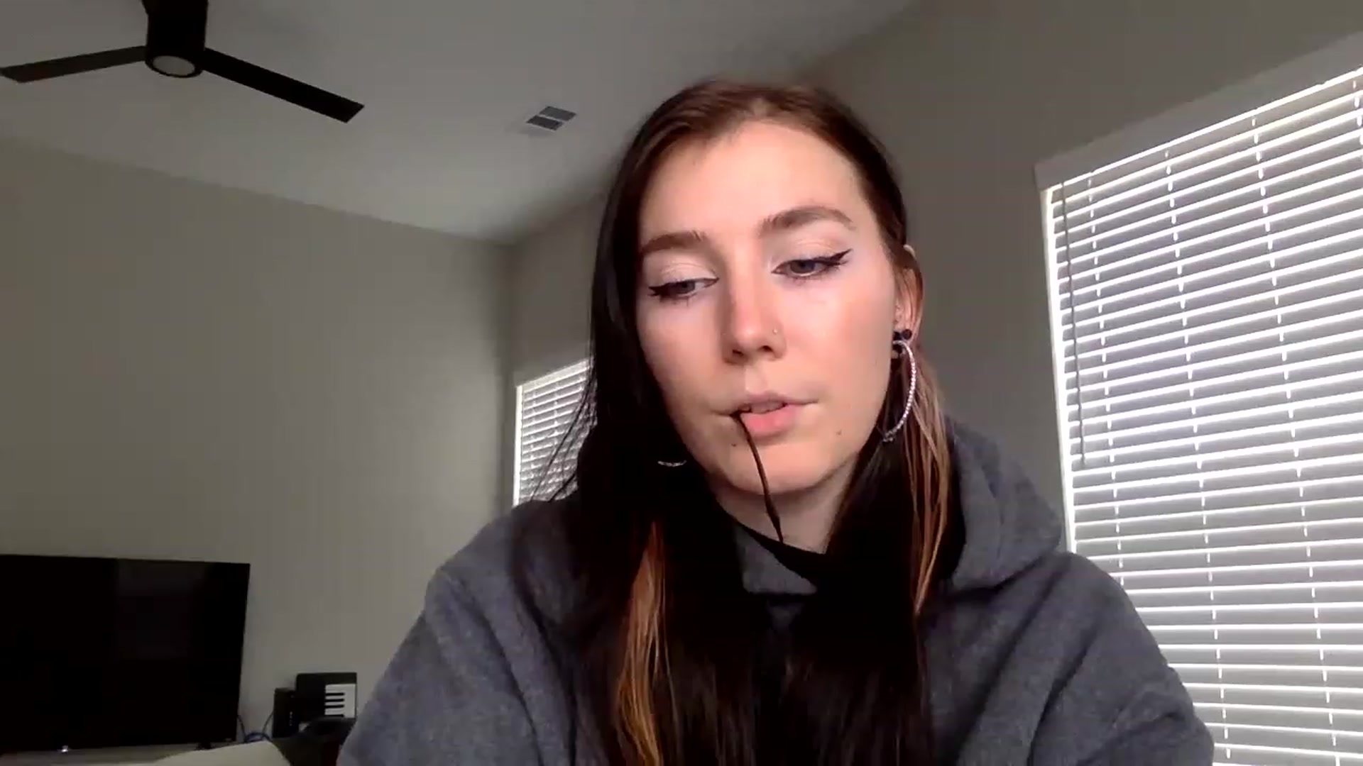 Gallery image thumbnail from p_alaska's myfreecams stream on, 03/01/2023, 16:45 image 8 of 20