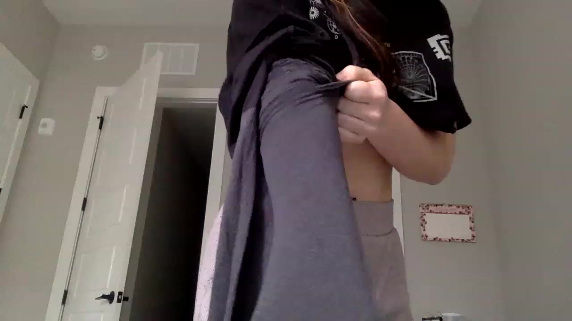 Gallery image thumbnail from p_alaska's myfreecams stream on, 03/01/2023, 16:45 image 20 of 20