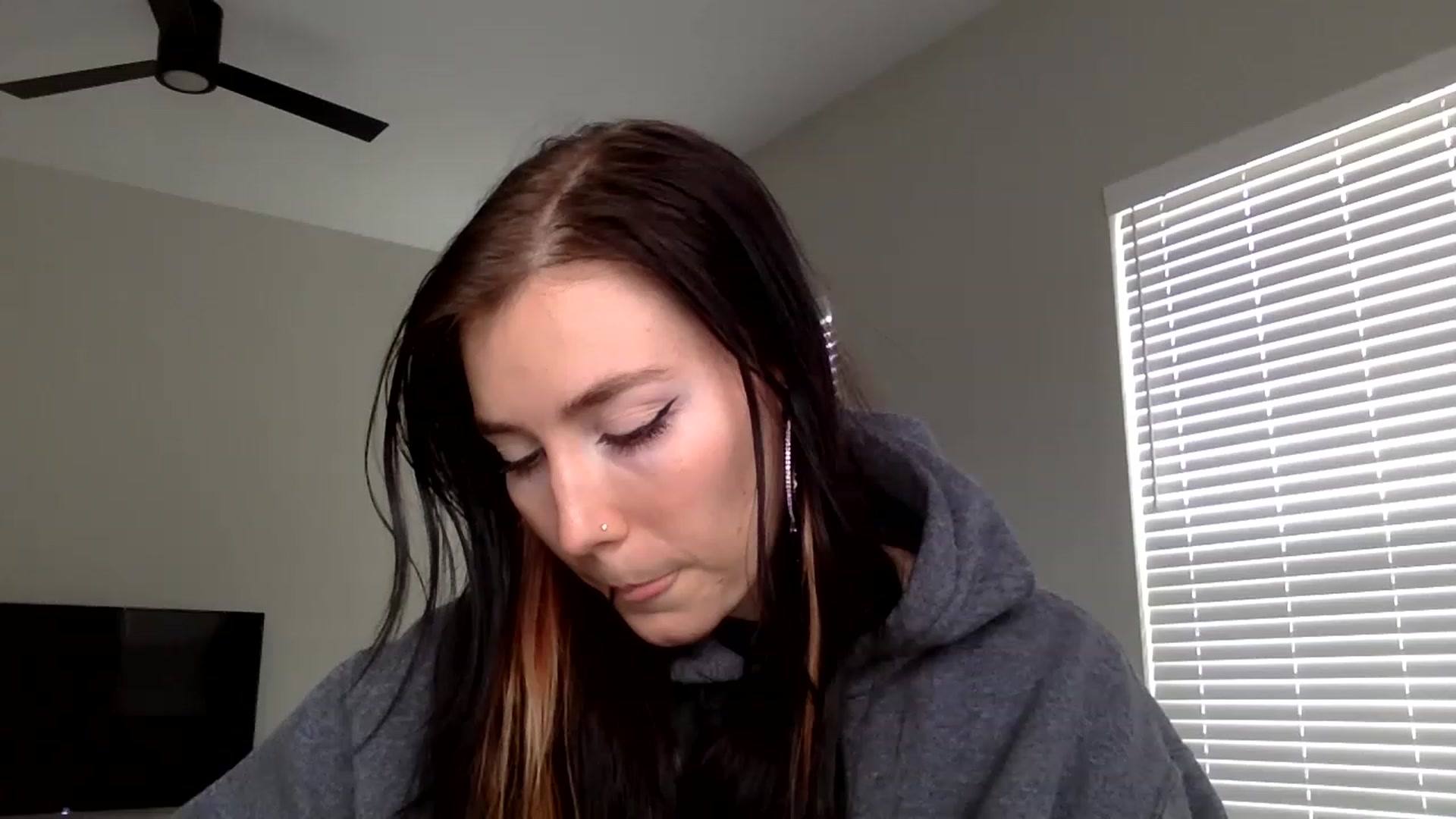 Gallery image thumbnail from p_alaska's myfreecams stream on, 03/01/2023, 16:45 image 7 of 20